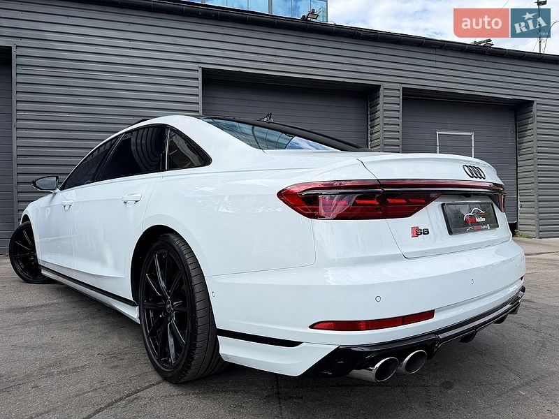 Седан Audi S8 2023 в Киеве