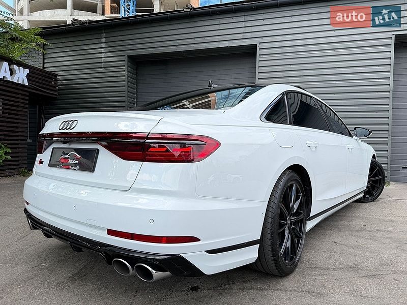 Седан Audi S8 2023 в Киеве