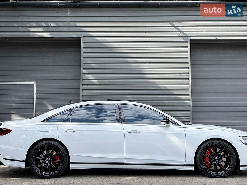 Седан Audi S8 2023 в Киеве