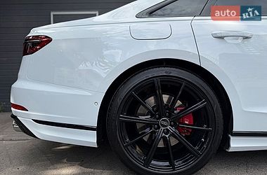 Седан Audi S8 2023 в Киеве