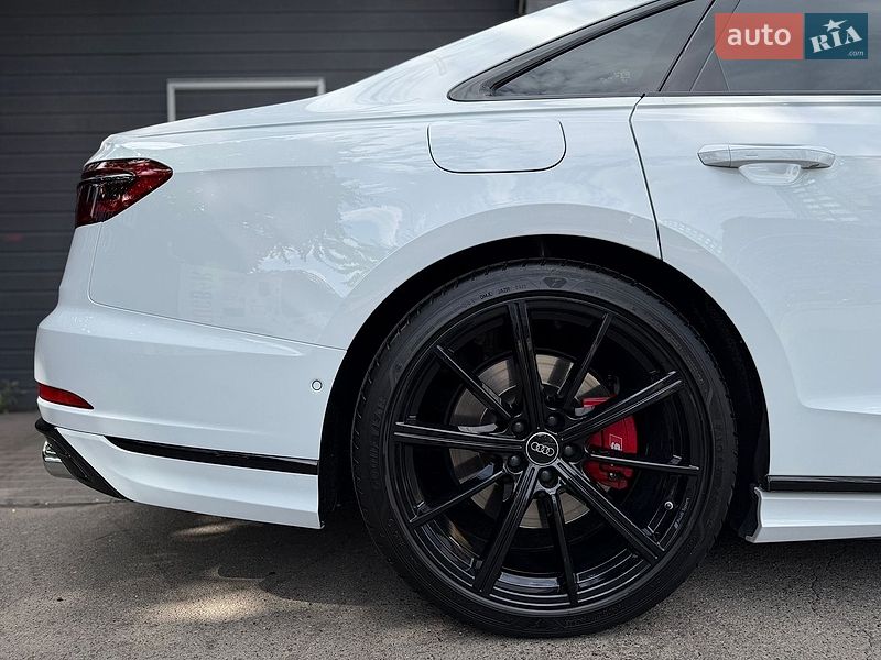 Седан Audi S8 2023 в Киеве