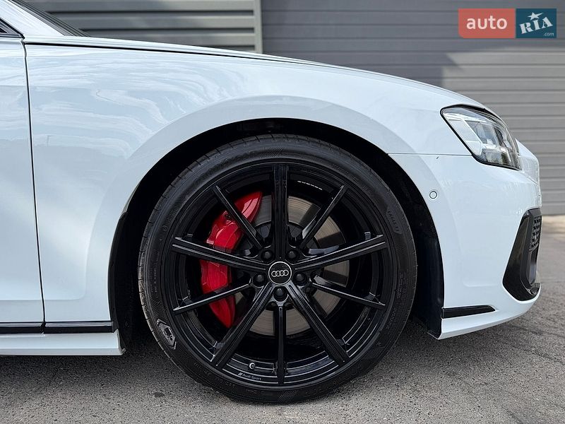 Седан Audi S8 2023 в Киеве