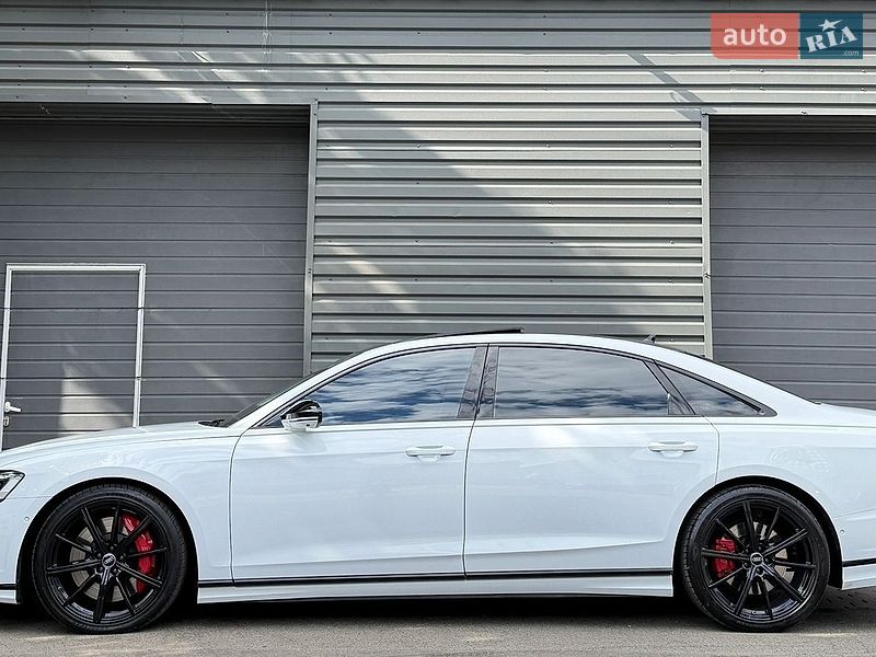 Седан Audi S8 2023 в Киеве