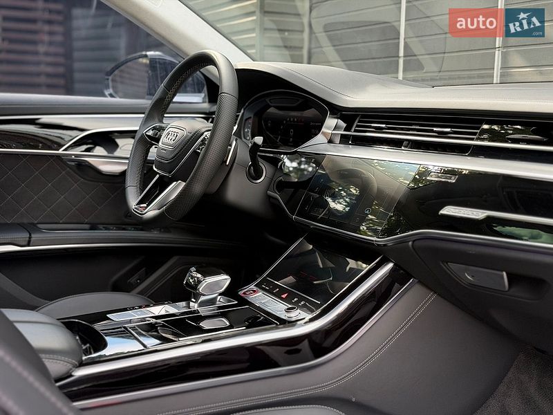 Седан Audi S8 2023 в Киеве