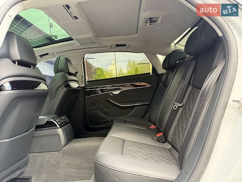 Седан Audi S8 2023 в Киеве