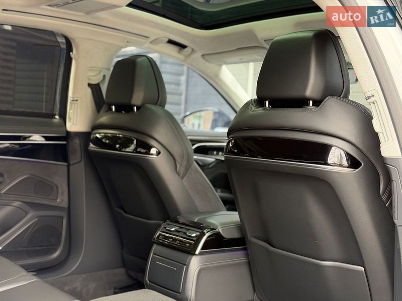 Седан Audi S8 2023 в Киеве