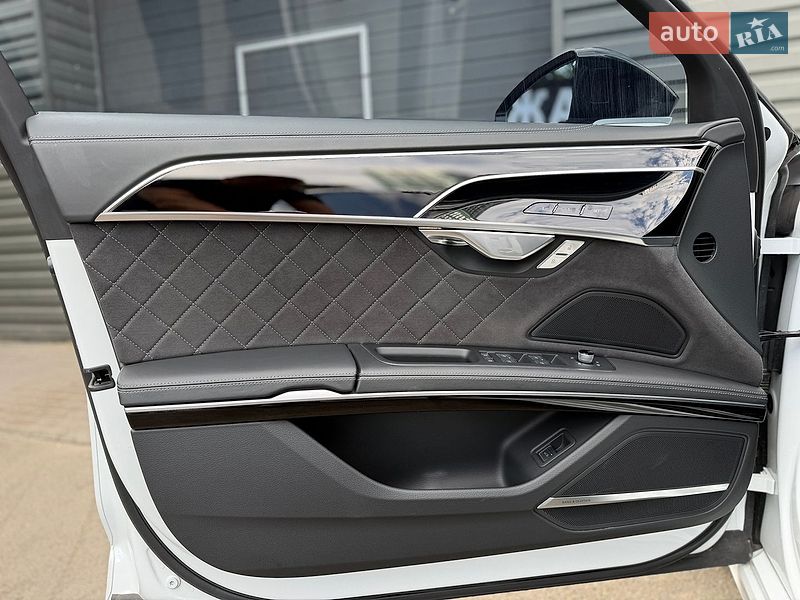 Седан Audi S8 2023 в Киеве
