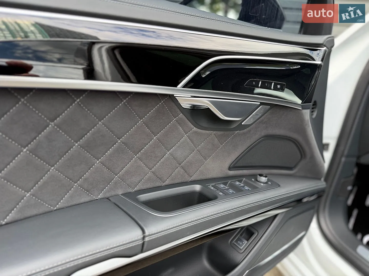 2023 Audi S8 - мініатюра 33