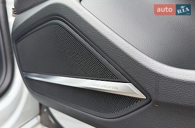 Седан Audi S8 2023 в Киеве
