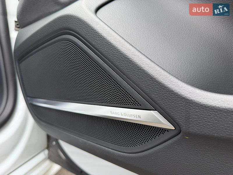 Седан Audi S8 2023 в Киеве