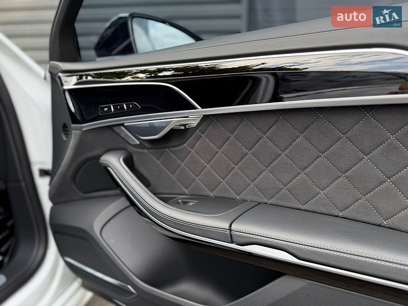 Седан Audi S8 2023 в Киеве