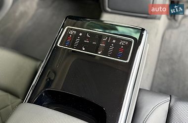 Седан Audi S8 2023 в Киеве