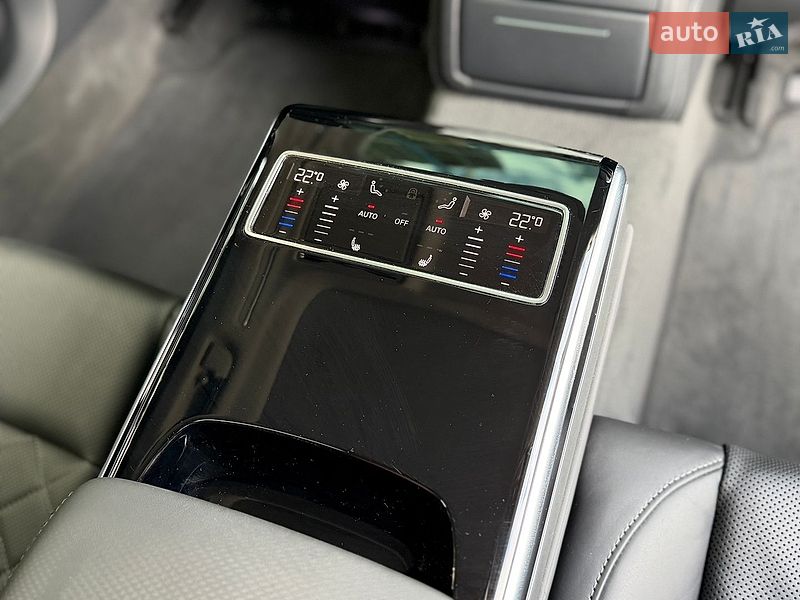 Седан Audi S8 2023 в Киеве