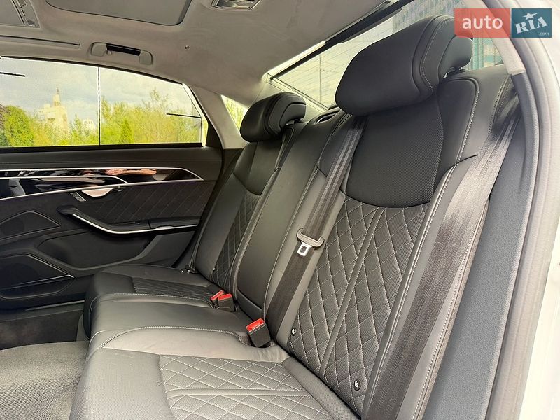 Седан Audi S8 2023 в Киеве