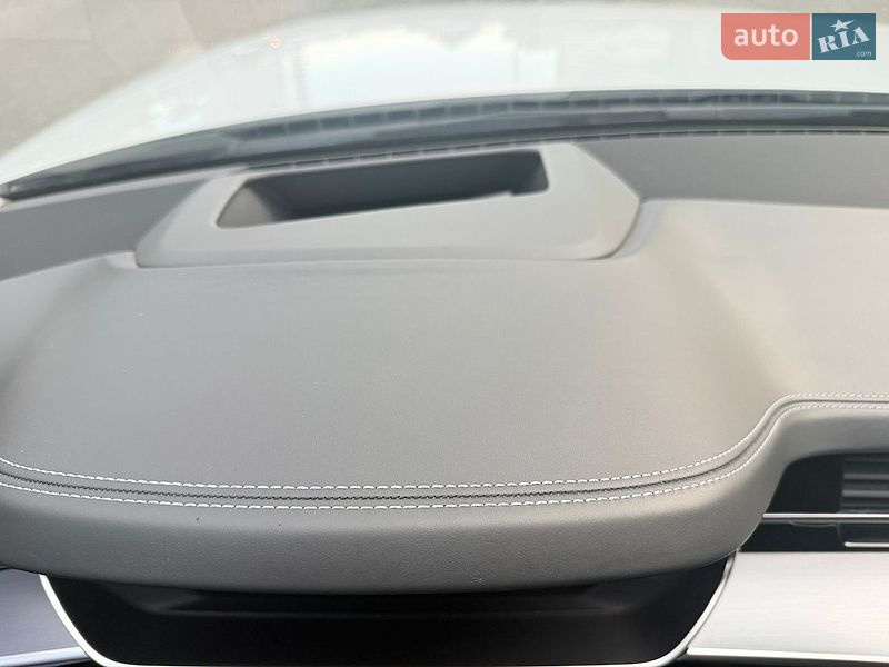 Седан Audi S8 2023 в Киеве