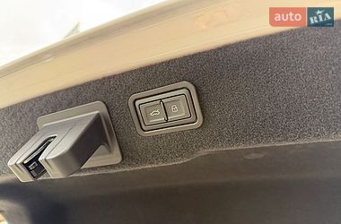 Седан Audi S8 2023 в Киеве