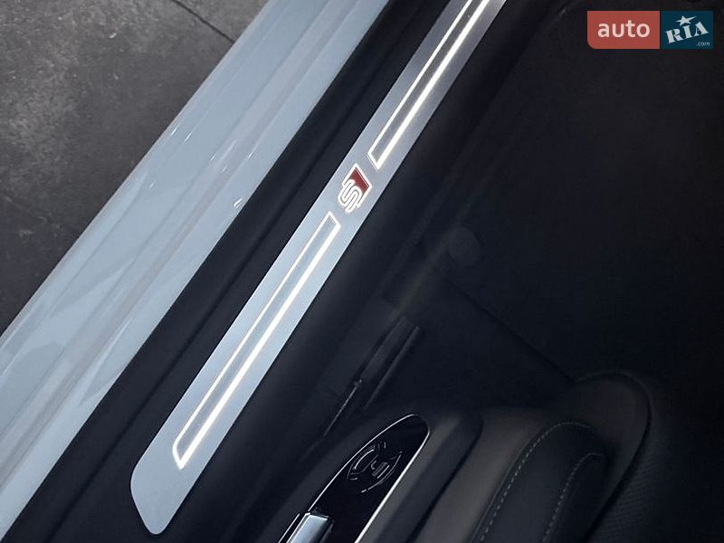 Седан Audi S8 2023 в Киеве