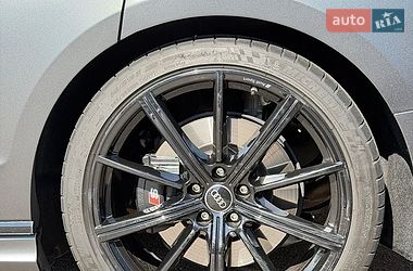 Седан Audi S8 2023 в Києві