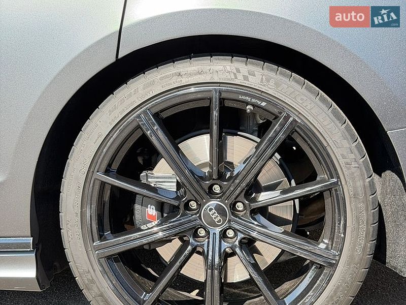 Седан Audi S8 2023 в Києві