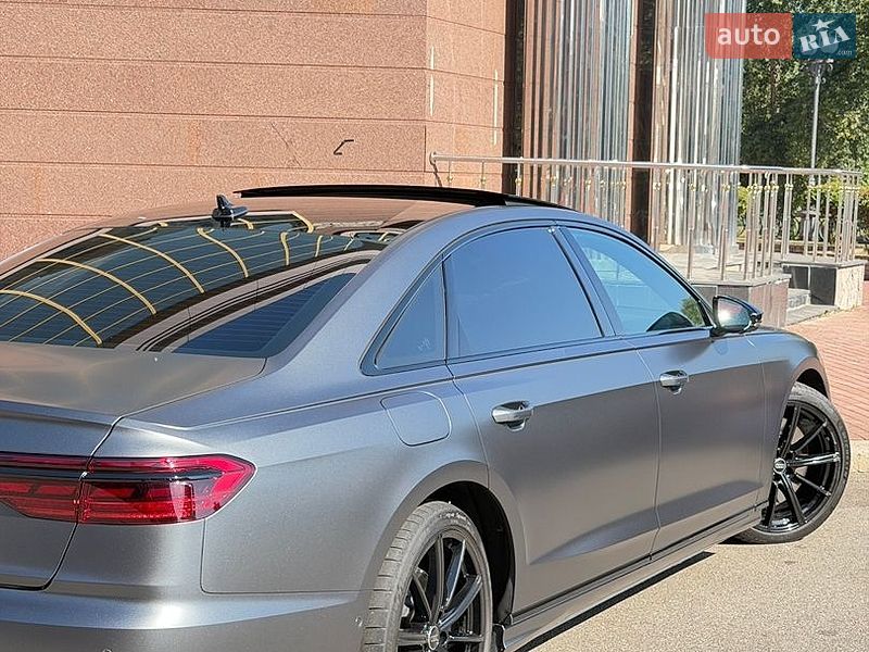 Седан Audi S8 2023 в Києві