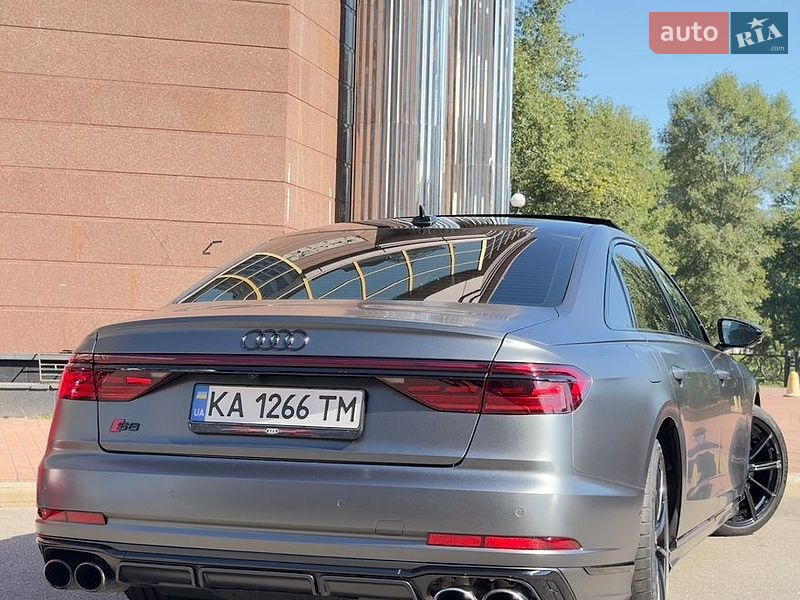 Седан Audi S8 2023 в Києві