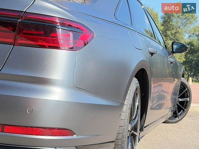 Седан Audi S8 2023 в Києві
