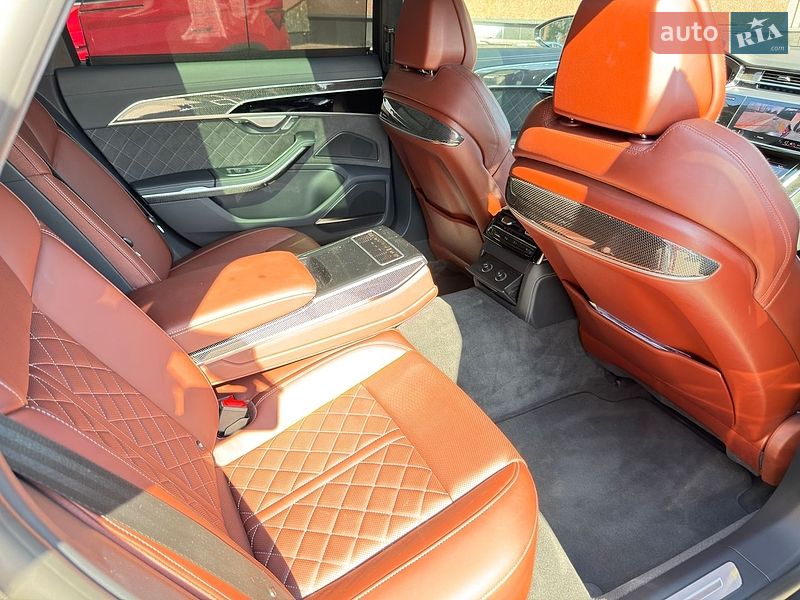 Седан Audi S8 2023 в Києві