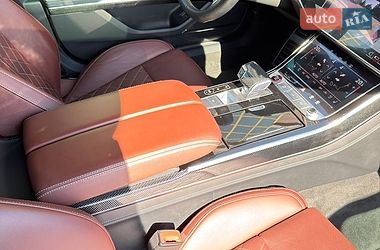 Седан Audi S8 2023 в Києві