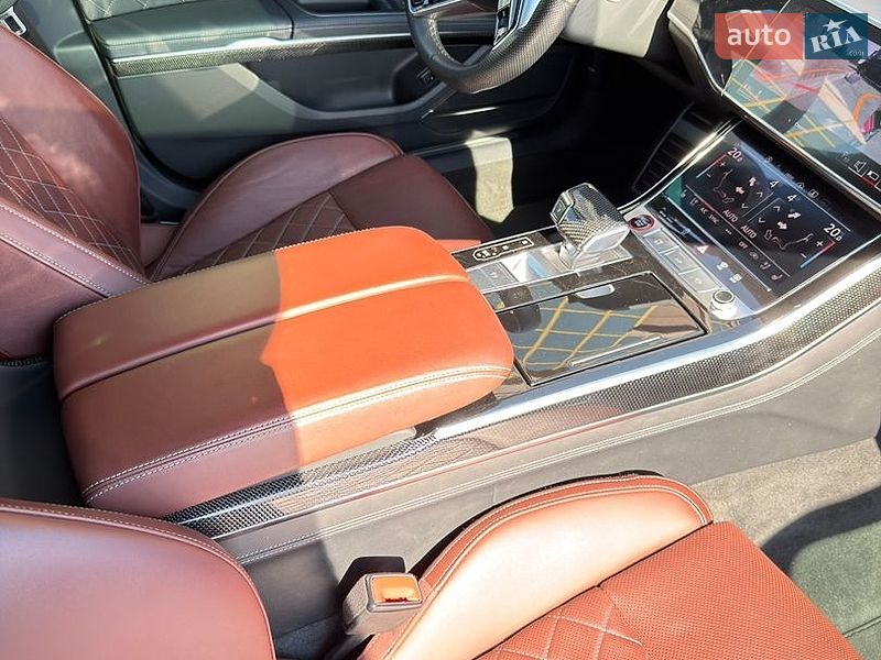 Седан Audi S8 2023 в Києві