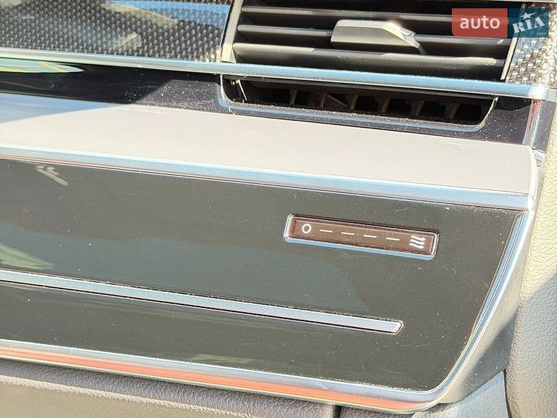 Седан Audi S8 2023 в Києві