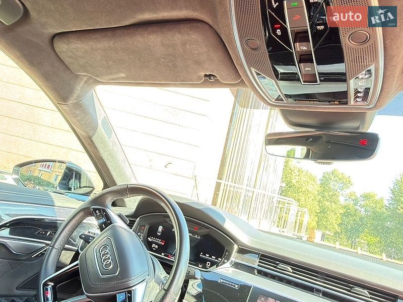 Седан Audi S8 2023 в Києві