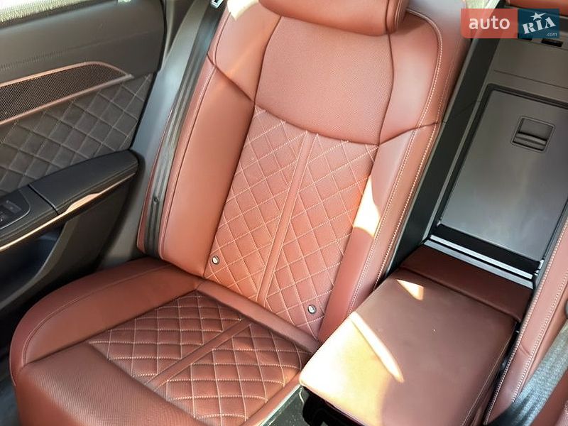 Седан Audi S8 2023 в Києві