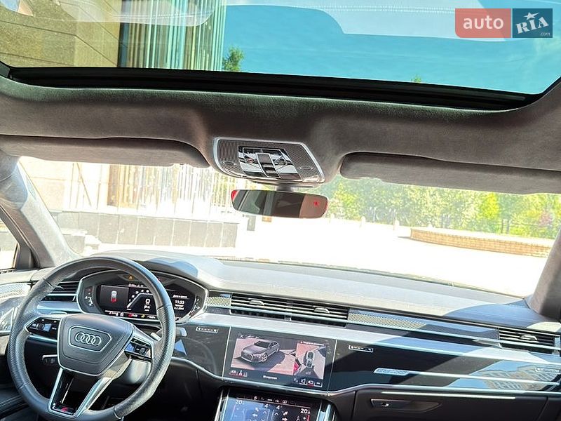 Седан Audi S8 2023 в Києві