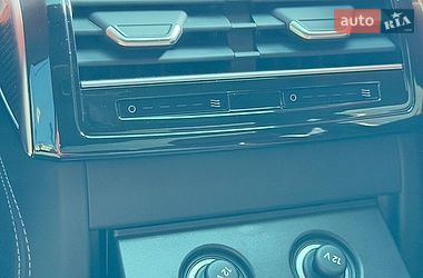 Седан Audi S8 2023 в Києві