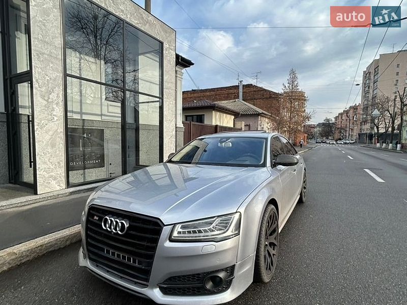 Седан Audi S8 2015 в Львове