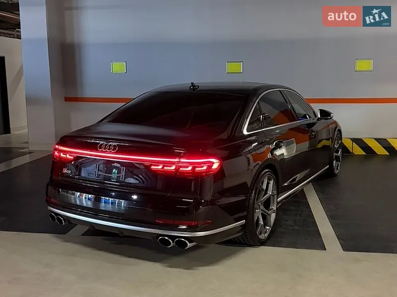 Audi S8