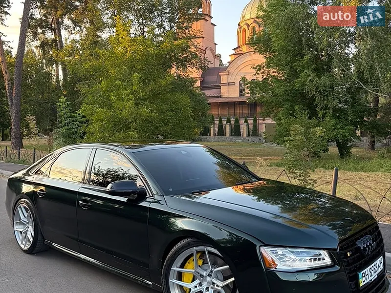 Audi S8