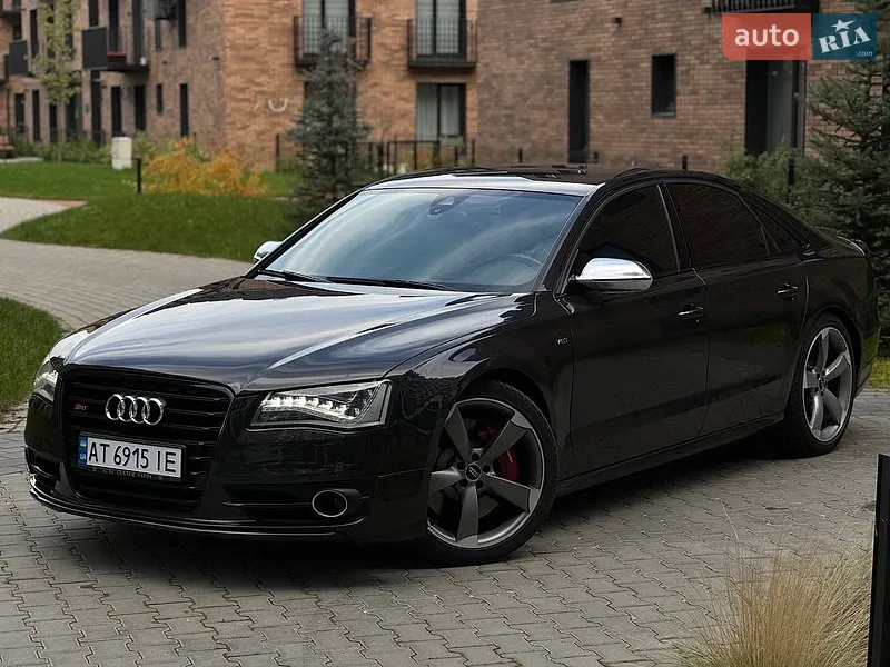 Audi S8 2013