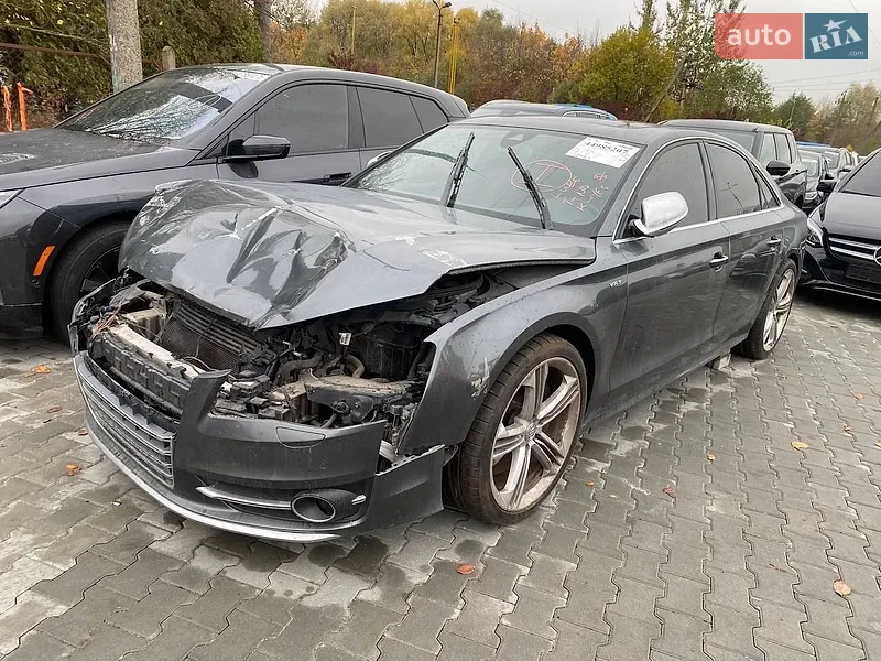 Audi S8 2013