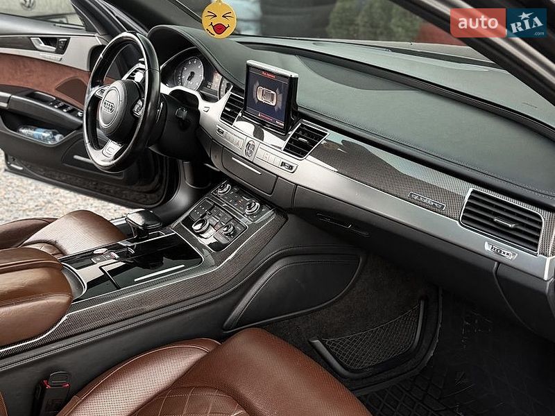 Седан Audi S8 2013 в Дніпрі