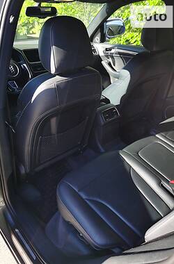 Внедорожник / Кроссовер Audi SQ5 2016 в 