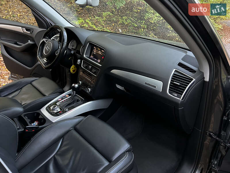 Внедорожник / Кроссовер Audi SQ5 2015 в Мукачево