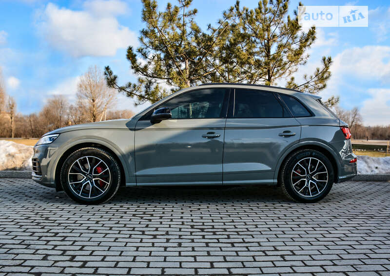 Внедорожник / Кроссовер Audi SQ5 2018 в 