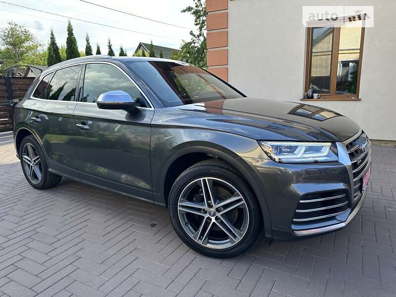 Внедорожник / Кроссовер Audi SQ5 2019 в Нововолынске