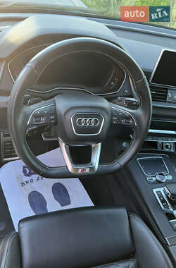 Внедорожник / Кроссовер Audi SQ5 2019 в 
