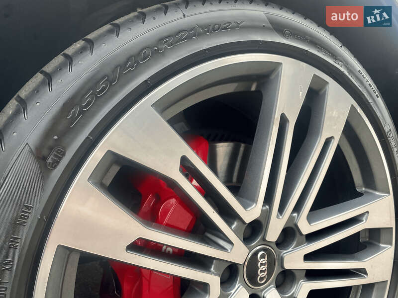 Внедорожник / Кроссовер Audi SQ5 2019 в Киеве