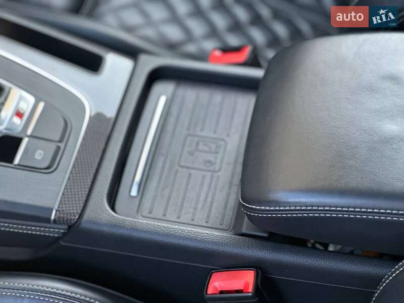 Внедорожник / Кроссовер Audi SQ5 2019 в Киеве