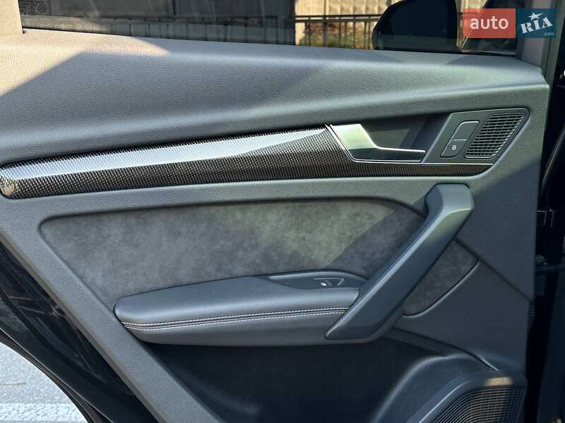 Внедорожник / Кроссовер Audi SQ5 2019 в Киеве