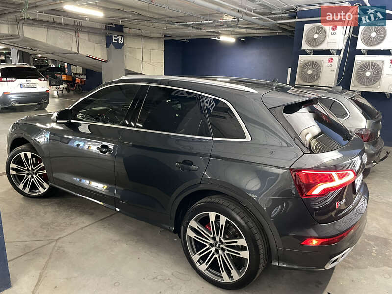 Внедорожник / Кроссовер Audi SQ5 2018 в 