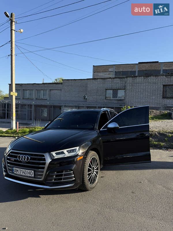 Внедорожник / Кроссовер Audi SQ5 2017 в 